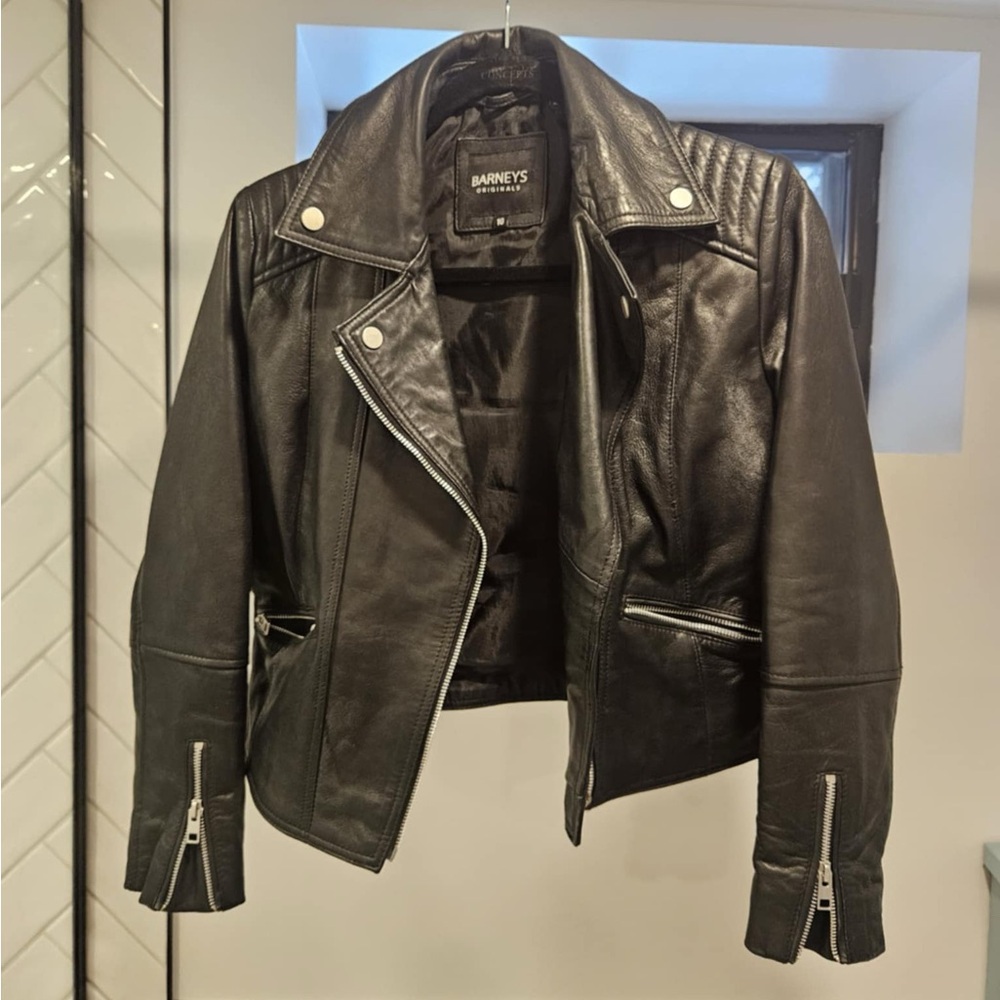 Woman Leather jacket size 10. Genuine leather.
